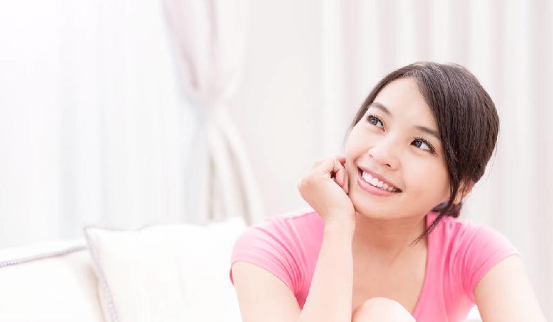 男人如何看待潇洒离开不纠缠的女人（男人对不纠缠果断离开的女人）(图1)