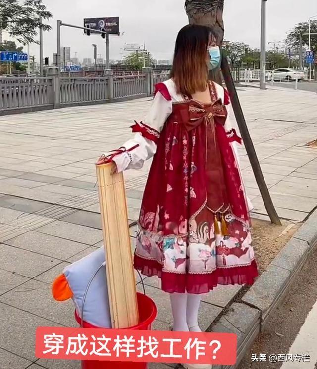 东莞街头流浪东北女子(女子为出名假扮流浪女卖惨露宿街头)(1)