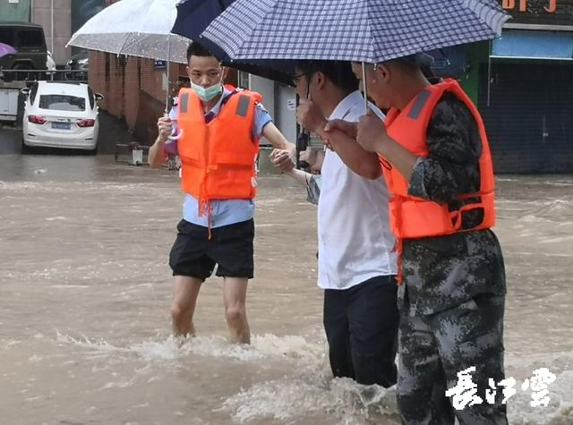 湖北恩施暴雨多地受灾情况(湖北恩施暴雨引发严重内涝)(7)