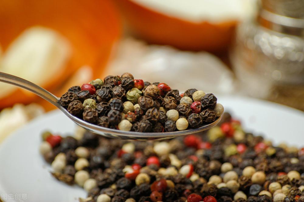 胡椒粉和白胡椒粉一样吗-（胡椒粉和白胡椒粉有区别吗）(图4)