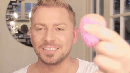 新手用粉底液好还是bb霜好（bb霜和粉底液哪个更好）