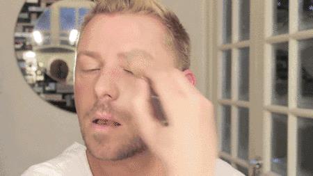 新手用粉底液好还是bb霜好（bb霜和粉底液哪个更好）