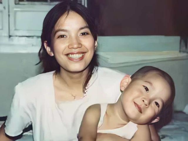 吕丽萍前后有三任丈夫（一婚被丈夫抛弃）(9)