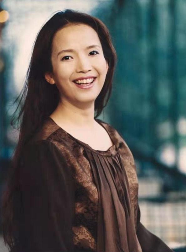 吕丽萍前后有三任丈夫（一婚被丈夫抛弃）(4)