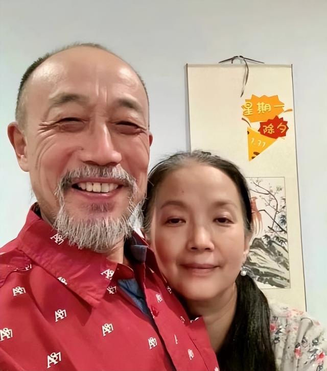 吕丽萍前后有三任丈夫（一婚被丈夫抛弃）(17)