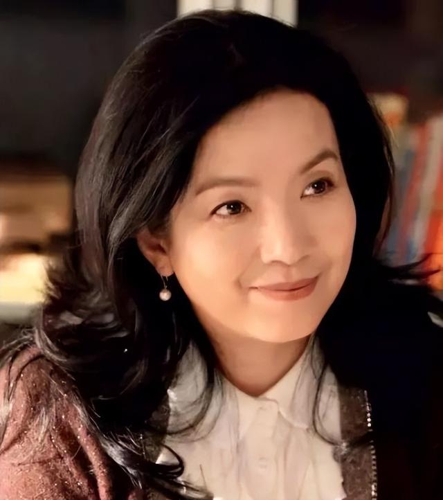 吕丽萍前后有三任丈夫（一婚被丈夫抛弃）(19)