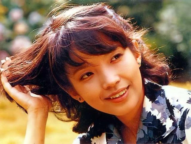 吕丽萍前后有三任丈夫（一婚被丈夫抛弃）(2)