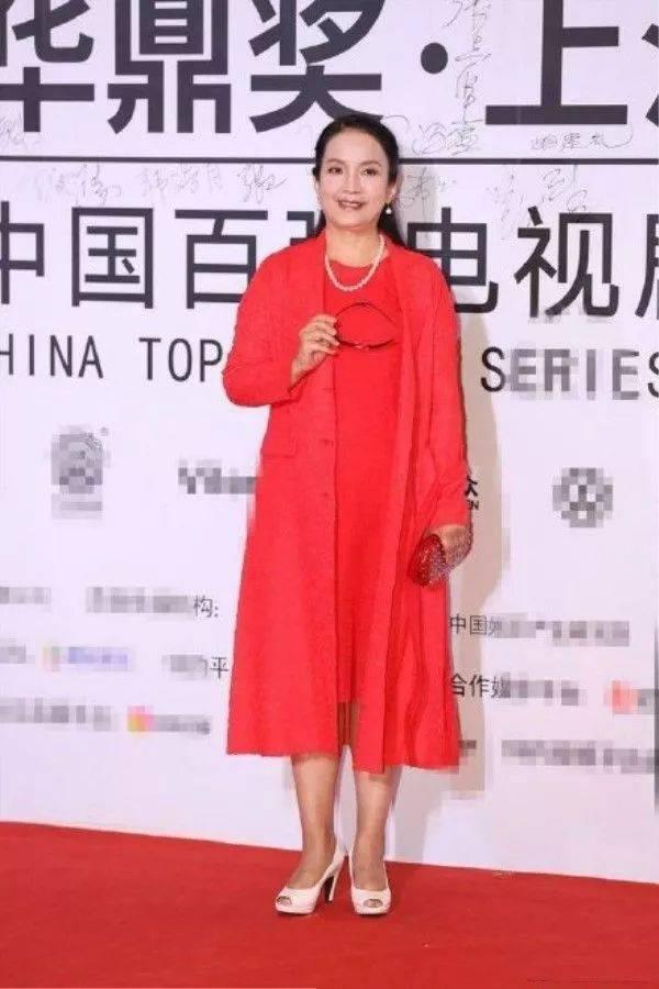 吕丽萍前后有三任丈夫（一婚被丈夫抛弃）(5)