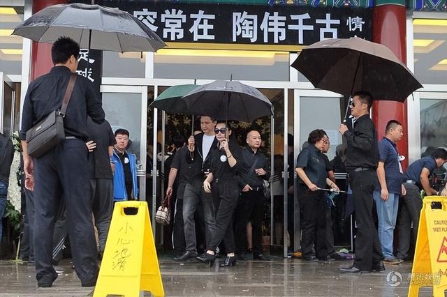 吕丽萍前后有三任丈夫（一婚被丈夫抛弃）(13)