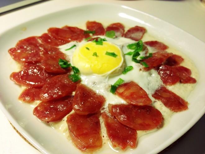 一根腊肠一个鸡蛋, 用这种简单的方法一蒸, 不只是好看, 还很下饭