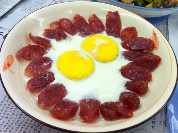 一根腊肠一个鸡蛋, 用这种简单的方法一蒸, 不只是好看, 还很下饭