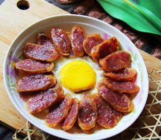 一根腊肠一个鸡蛋, 用这种简单的方法一蒸, 不只是好看, 还很下饭