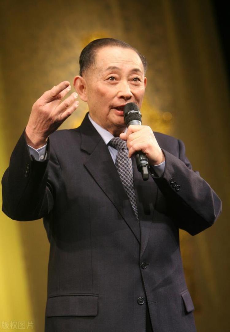 已故京剧大师梅葆玖李世济演唱时摇头晃脑的真实原因