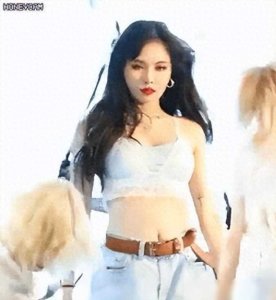 ​露下乳、半露内裤、一丝不挂，这些女明星把“诱惑”玩到极致