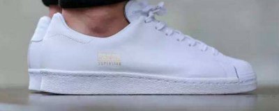 ​怎样去除白皮鞋上的黑色划痕 白色皮鞋黑色划痕怎么去除