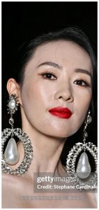 ​被童瑶生图吓到了，满脸黄斑加黑痣，女明星皮肤状态这么糟糕吗