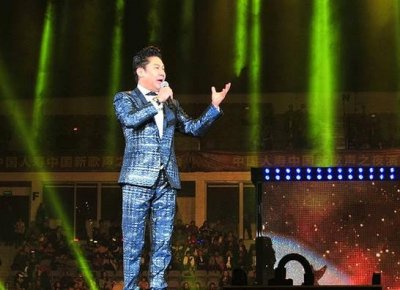 ​主持人毛威曾朗诵《长征》气势不输杨子荣 却两次因醉驾被抓