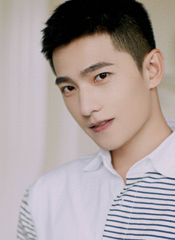 盘点男明星的寸头颜值，个个都是硬汉！看到最后一个我笑了