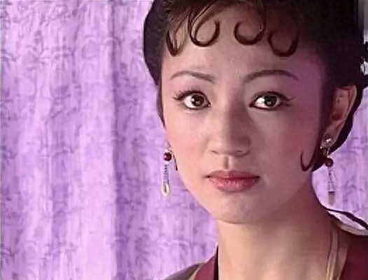 《大宋提刑官》中的英姑，如今身价过亿，掌管着半个娱乐圈！