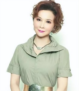 演员蔡明：24岁嫁丁秋星，恩爱37年生一子，61岁想当奶奶