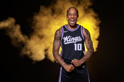 ​弹无虚发！德罗赞首秀出战半场6中6高效拿下15分1助1帽