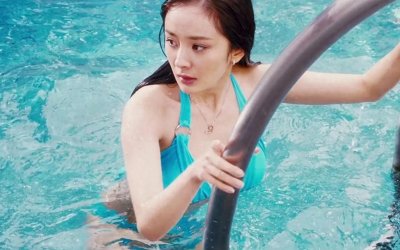 ​杨幂性感比基尼泳装写真