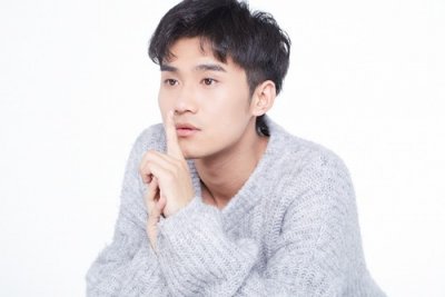 ​王璨写真大片曝光 简单从容沉淀于角色与自我之间