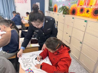 ​“衣”缕禁毒清风 为“无毒青春”添彩