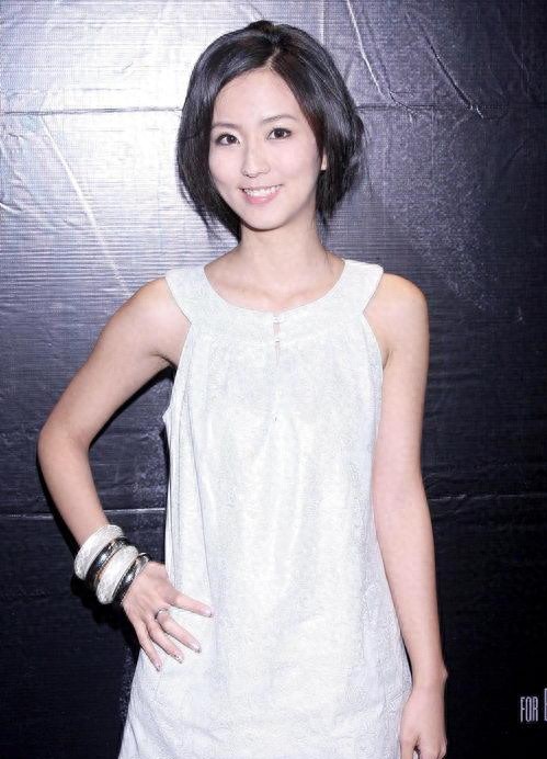 校花出身的周晓涵,个性率真,独立有主见