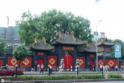 ​它取名为般若寺，般若寺最初建在南关区西四马路