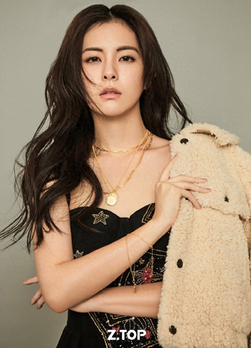 任容萱，百变造型写真图片，优雅迷人